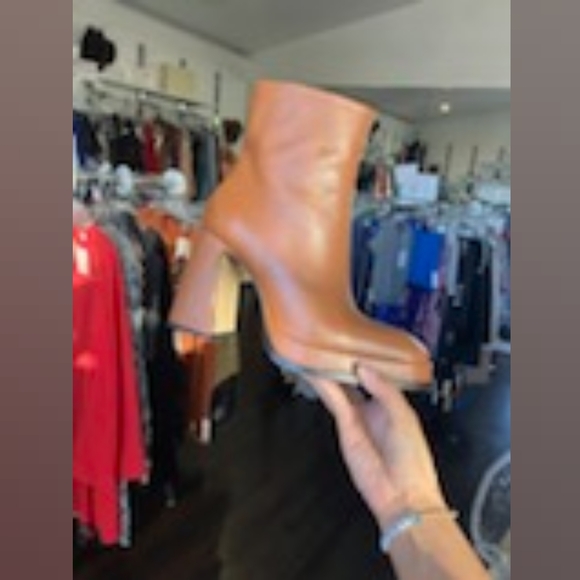 Sz 38 and 41 NIB $625 Souliers Martinez boots - Picture 3 of 4